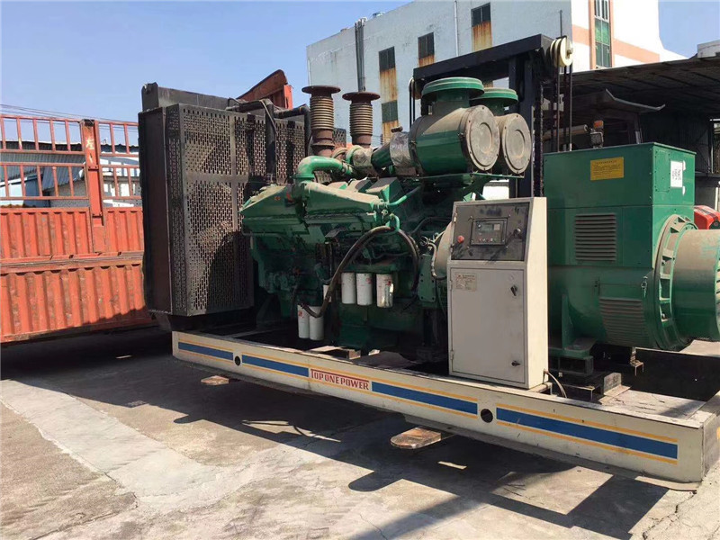 下冶镇如何判断柴油发电机组的机油温度是否达到了合适的预热温度?